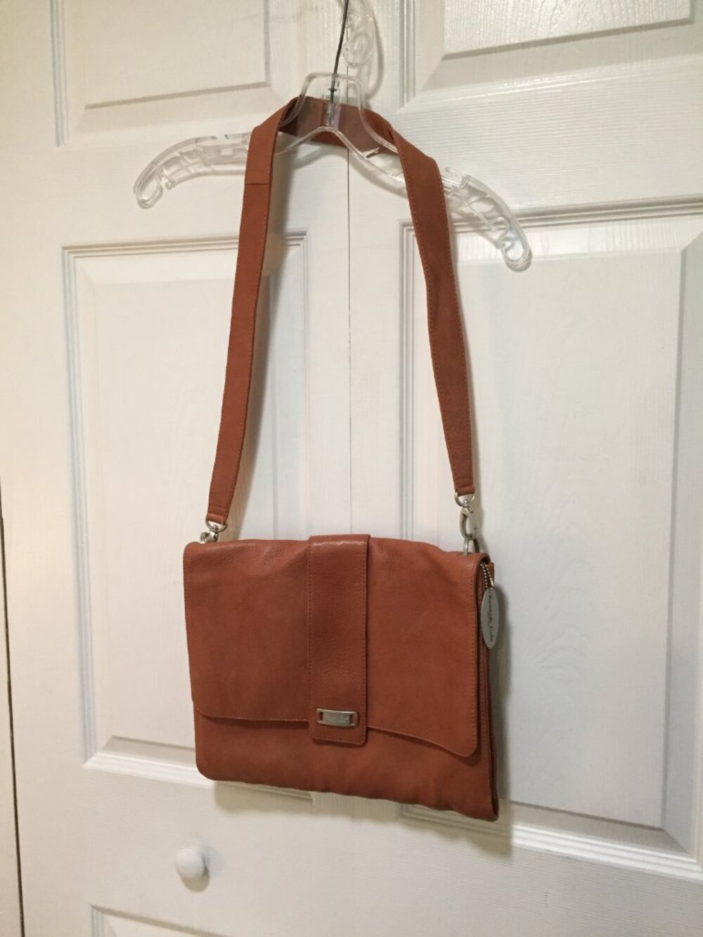 Kenneth Cole New York Beige Pebbled Leather Purse Comfort Shoulder Strap Bag